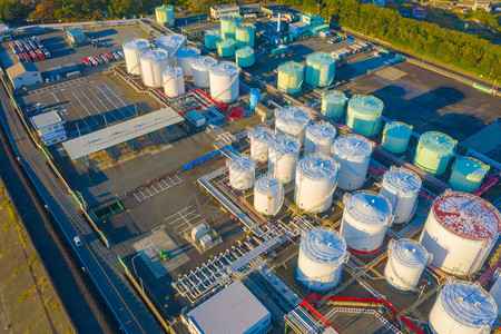 日本城市静冈县工业程概念中石油化工炼厂和海洋的空中观察工业的石油和天然气罐管道现代金属工厂图片
