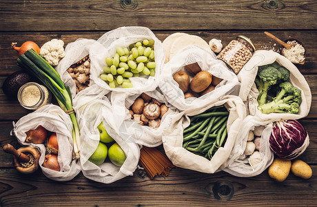 零废物概念带水果和蔬菜的生态袋带豆子的玻璃罐扁豆意大利面生态友好型购物和烹饪概念平铺图片