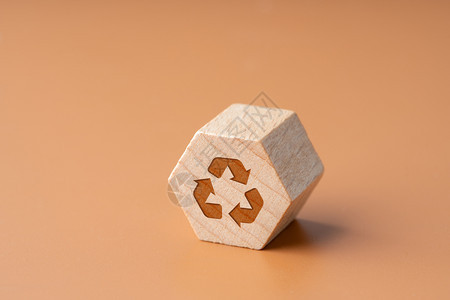 六边形木块上的回收图标图片