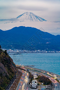 SattaPass对藤山的空中观察在静冈有高速公路和或街道晚上有静冈藤湖五日本自然景观背山丘图片