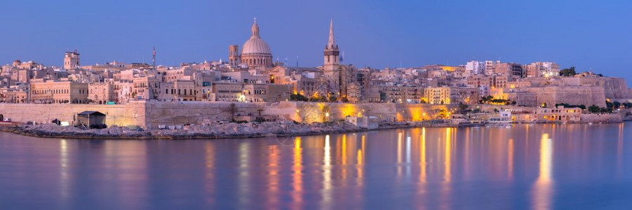 从马耳他瓦莱塔的SliemaVallettaMaltaVallettaSkylinefromSliema夕阳时马耳他Vallet图片