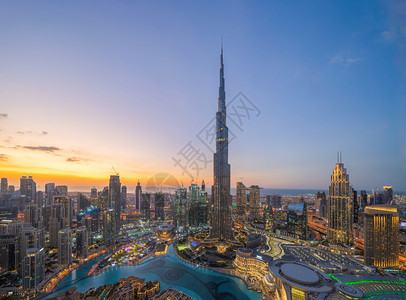 迪拜下城顶楼和喷泉阿拉伯联合酋长国或阿金融区和智能城市商业区的BurjKhalifa空中观察图片