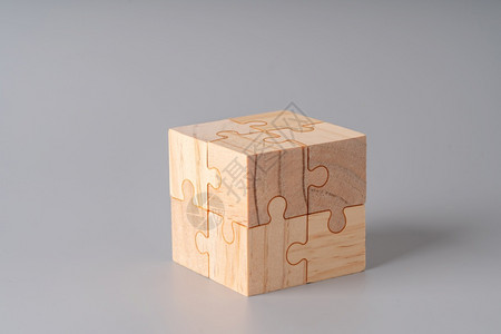 木材拼图立方体的商业和战略图片