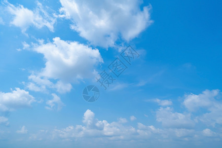 清蓝天空中午有白毛云天摘要自然景观背图片