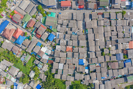 村舍屋顶的空中观察泰国曼谷市中心住宅楼亚洲城市建筑景观背顶层图片