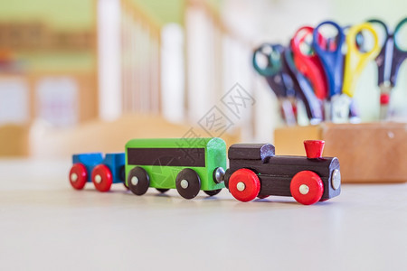 幼儿园的玩具铁路图片