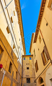 意大利Faenza盲巷的建筑物角照图片