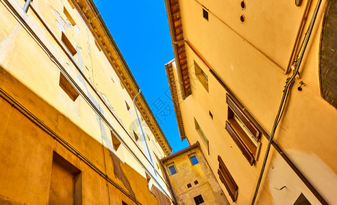 意大利Faenza旧建筑的角照城市观图片