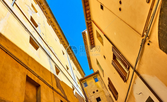 意大利Faenza旧建筑的角照城市观图片