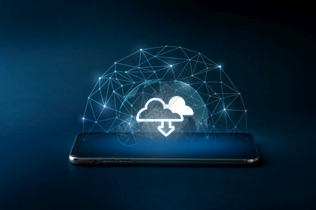 智能电话上的云技术图标用于5G在线概念图片