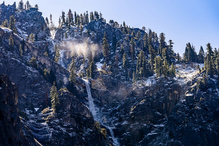 美国北加利福尼亚州Yosemite公园旧金山的BridalveilFalls瀑布美公园地标和著名的旅游点是行目的地和冒险概念图片