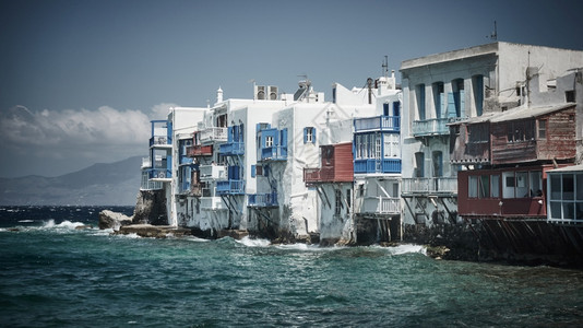 希腊Mykonos岛的海边房屋希腊风景部分不饱和图像图片