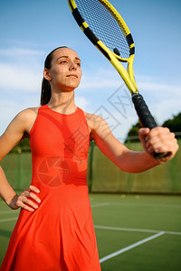 活跃的健康生方式运动比赛用罗克格打健身训练户外法庭拍打的女网球运动员图片