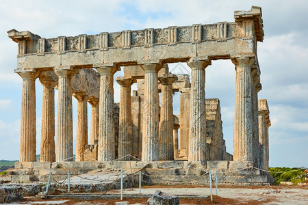 希腊Aegina岛地标阿法埃亚寺庙的废墟图片