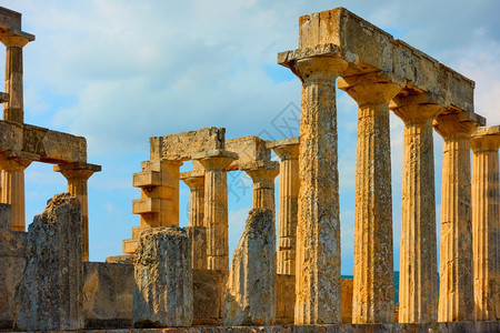 希腊Aegina岛地标Aegina岛的Aphaea圣寺一列图片