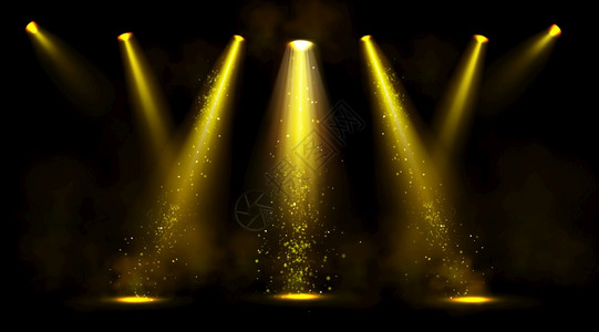 舞台灯光带烟雾的金色聚光束和黑背景的火花工作室或剧院场景的发光元素音乐会的灯光演示现实的3D矢量隔离装置插画