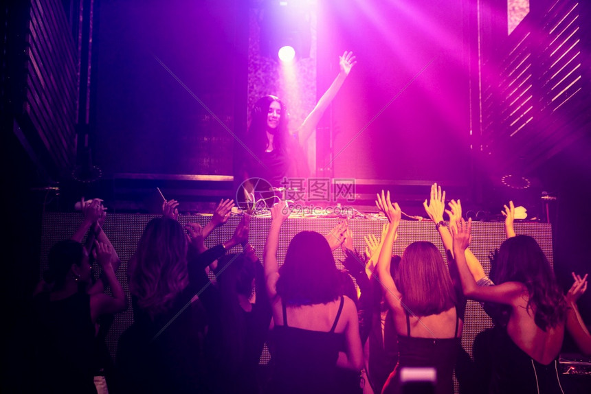 一群人在迪斯科夜总会跳舞高清图片下载 正版图片306615045 摄图网