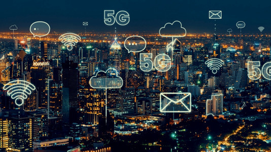 具有全球化抽象图形显示连接网络的智能数字城市未来5G智能无线数字城市和社会媒体联网系统的概念背景图片