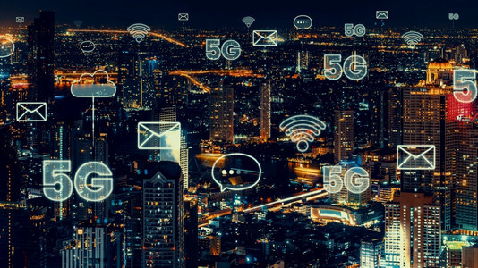 具有全球化抽象图形显示连接网络的智能数字城市未来5G智能无线数字城市和社会媒体联网系统的概念背景图片
