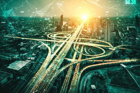 未来公路运输技术具有数字据传输图示显交通量大数据分析概念和各种事物的互联网未来公路运输技术带有数字据传输图图片