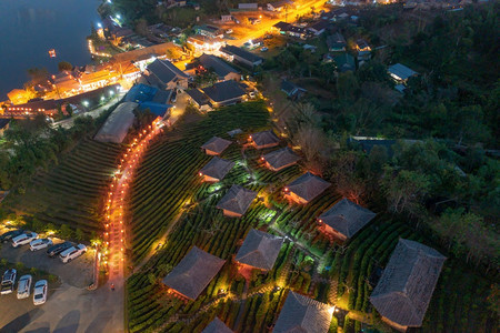 泰国梅洪子市中旅馆度假胜地BanRakThai村的空中景象图片