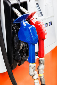 现代加油站两根气管背景图片