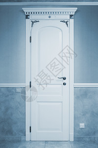 房间门在现代公寓装饰的白色门背景