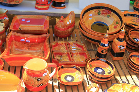 法国普罗旺斯当地市场的传统陶器图片