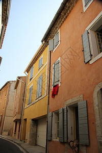 法国贝多因有彩色房屋布石膏的外墙图片