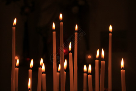 罗马天主教堂长的蜡烛图片