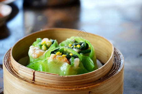 菠菜加虾亚洲食品图片