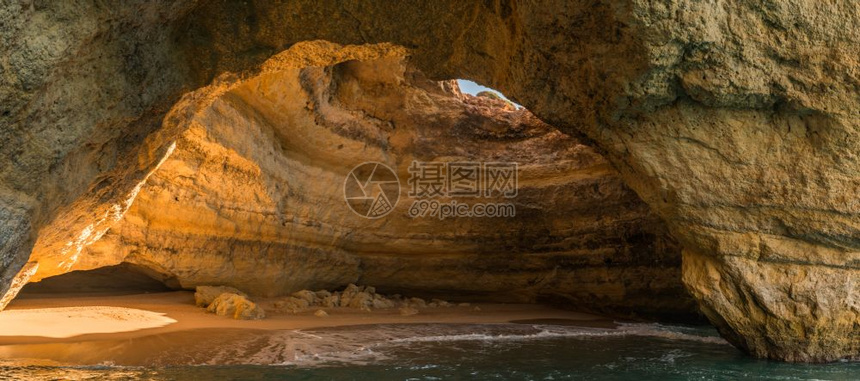 贝纳吉尔海滩洞穴葡萄牙阿尔加夫阳光明媚的日子图片