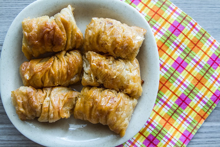 类似不同形状的Baklava的土耳其皮萨里奥糕点甜图片