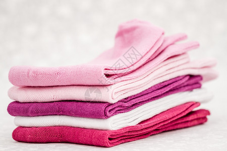 粉红白灰底的儿童袜子图片