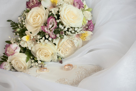 结婚花束和戒指高清图片