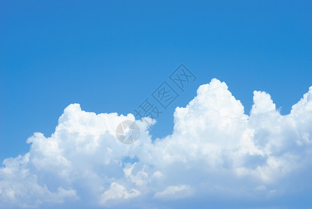 生动的天空背景云形图片