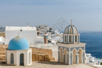 希腊圣托里尼的菲拉传统小白教堂图片