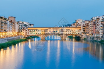 佛罗伦萨庞特韦奇奥佛罗伦萨的古老中世纪桥日落时在佛罗伦萨的庞特韦奇奥图片