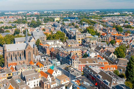 乌得勒支该市的空中观景该市历史部分的多姆托伦观测台的空中景荷兰乌得勒支图片