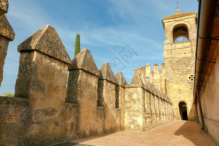 科多瓦克里斯特国王皇宫西班牙科尔多瓦的阿卡扎德洛斯的石墙和塔楼安达卢西亚图片