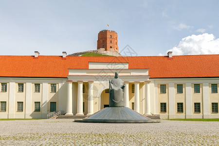 维尔纽斯铁塔和的盖迪米纳山是立陶宛首都的主要景点之一图片