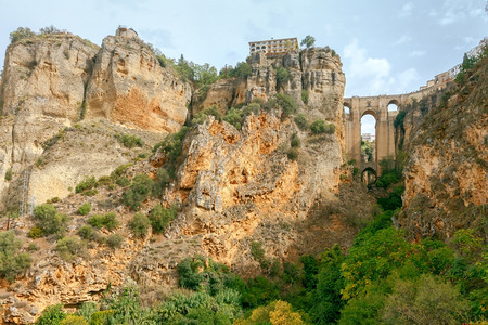 隔着西班牙兰达村峡谷的一座独特石桥安达卢西亚图片