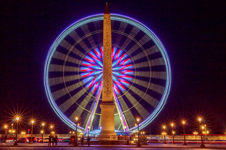 巴黎广场的夜景图片