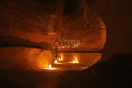 中东部约旦佩特拉寺庙城的AlKhazneh财政部图片