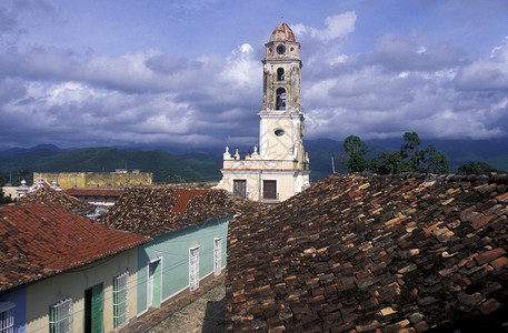 这座教堂位于加勒比海古巴的特立尼达村的老城美洲古巴特立尼达图片
