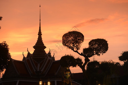 东南亚泰国曼谷市ChaoPhraya河的Watarrun寺庙图片