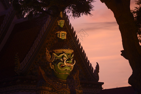 东南亚泰国曼谷市ChaoPhraya河的Watarrun寺庙图片