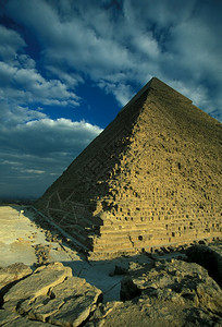 北非埃及开罗市附近的吉萨金字塔图片