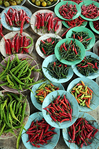 在文莱达鲁萨兰国的BandarseriBegawan市的东南亚婆罗洲市场中长大图片