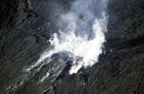 非洲印度洋留尼汪岛四经火山的地貌平原图片